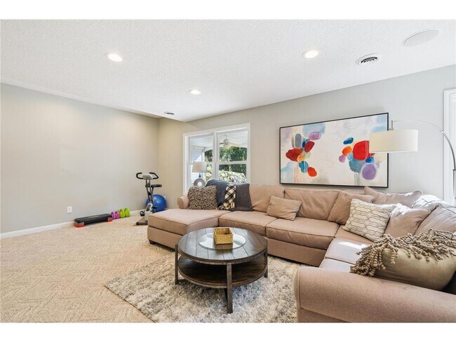 Building Photo - 9520 Scott St