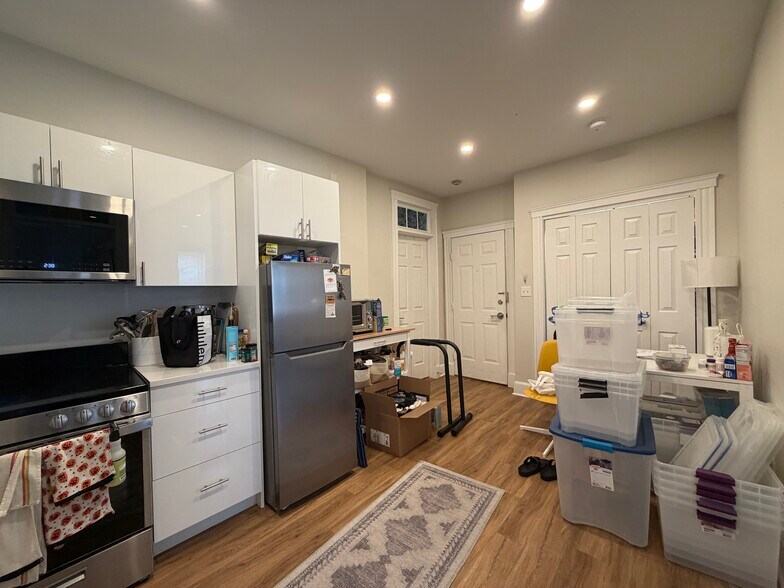 Building Photo - 16 Aberdeen St