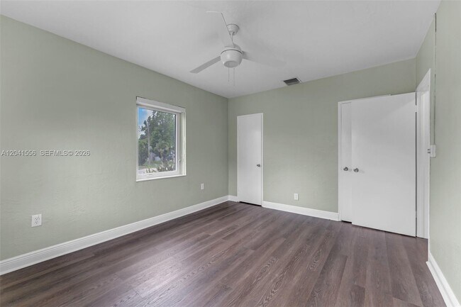 Building Photo - 421 NW 105th St