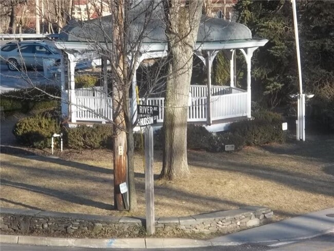 Building Photo - 1 Idlewild