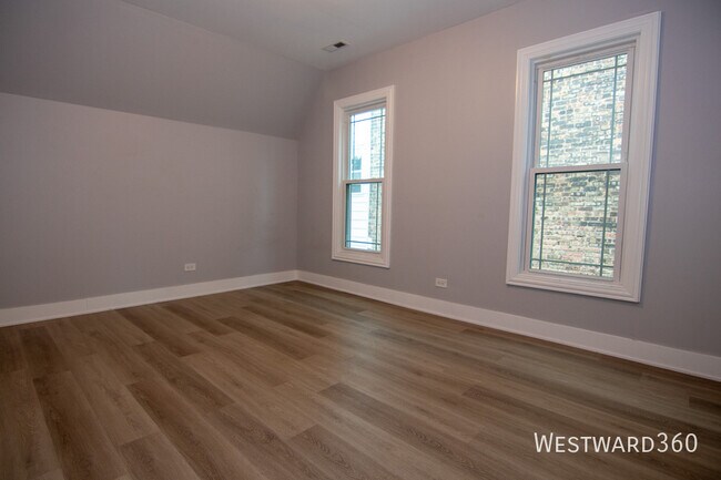 Building Photo - 7527 S Stewart Ave