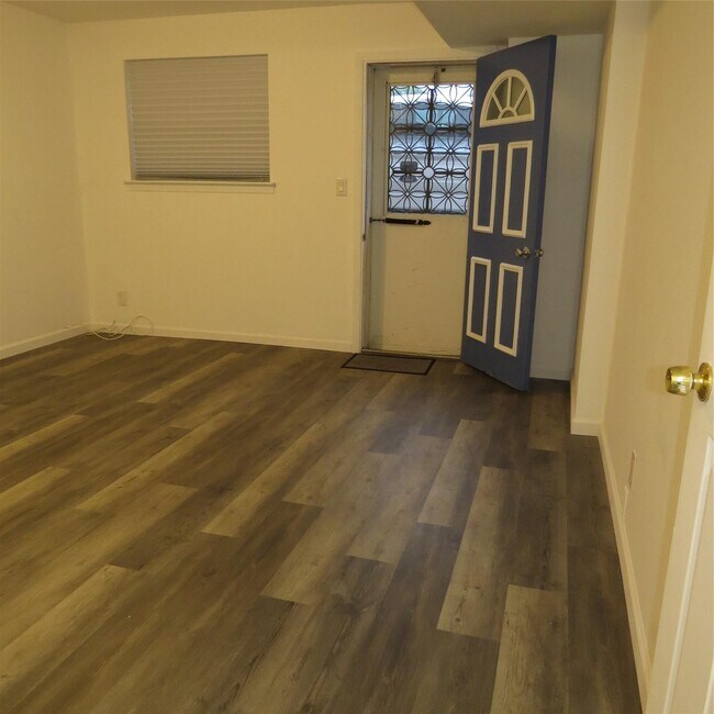 Building Photo - 60 Elissa Ln