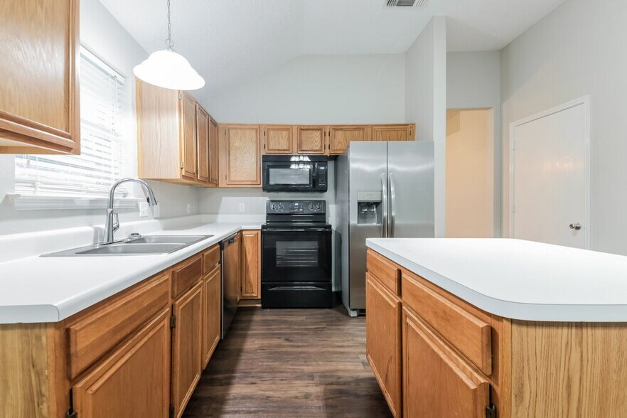 Building Photo - 2824 Bent Brook Dr