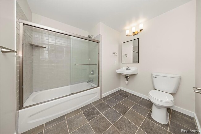 Building Photo - 16530 E Warren Ave