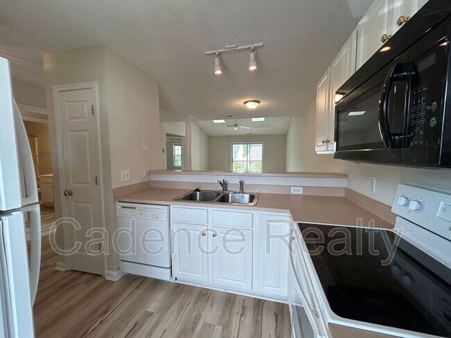 Building Photo - 4619 McClelland Dr