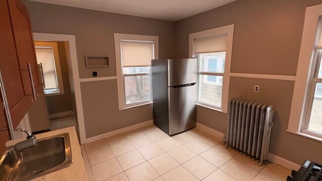 Building Photo - 39 Lincoln St