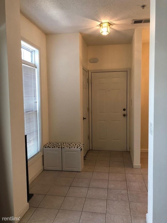 Building Photo - 1 br, 1.5 bath House - Avera Place Condomi...