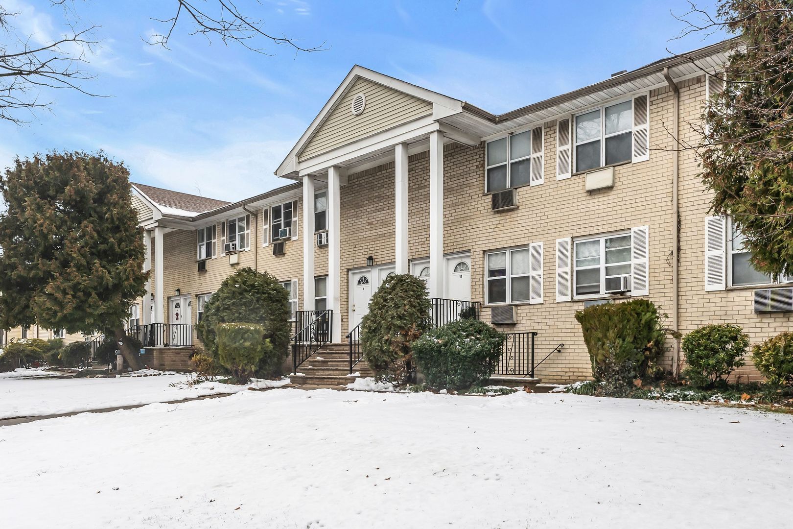 Interior Photo - Cheryl Gardens
