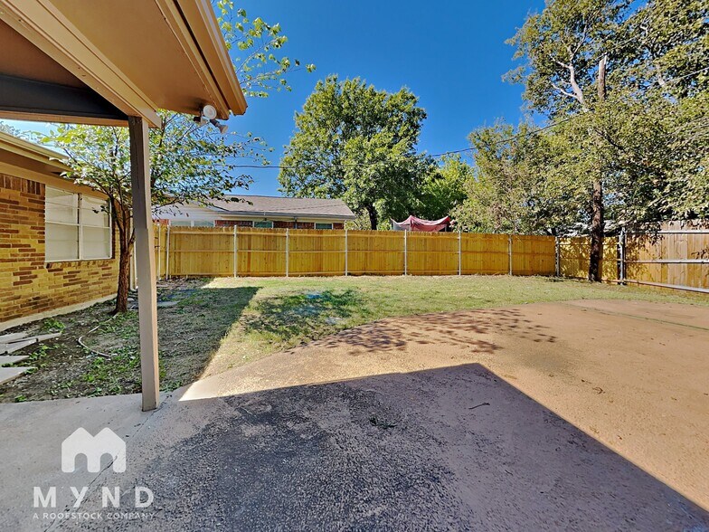 Building Photo - 1308 Lyric Dr