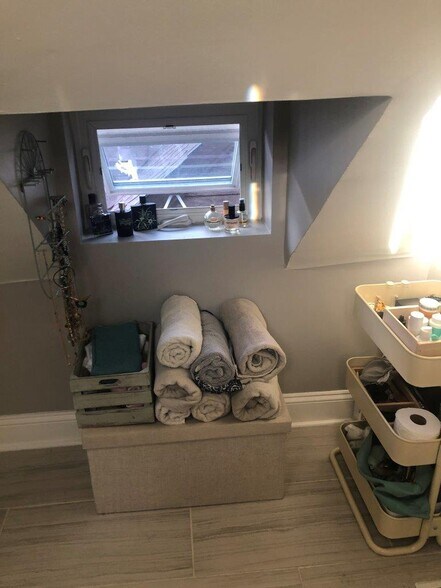 Building Photo - 2245 W Shakespeare Ave