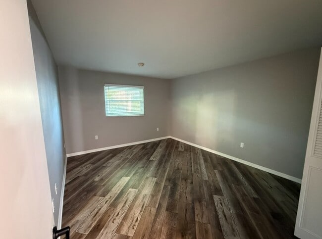 Building Photo - 5800 Hollywood Blvd