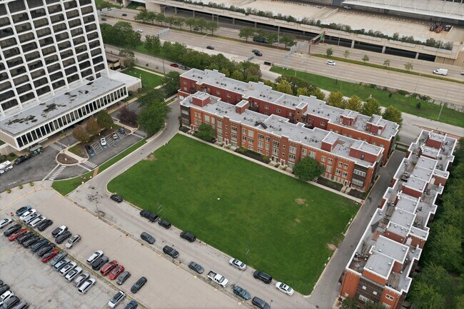 Building Photo - 318 E 25th St