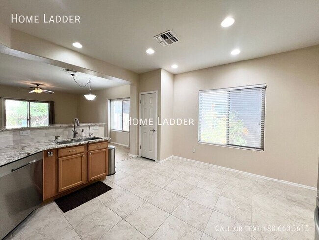 Building Photo - 2523 N Pecos Dr