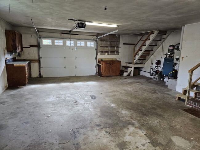 Building Photo - 2304 Lakewood Ln