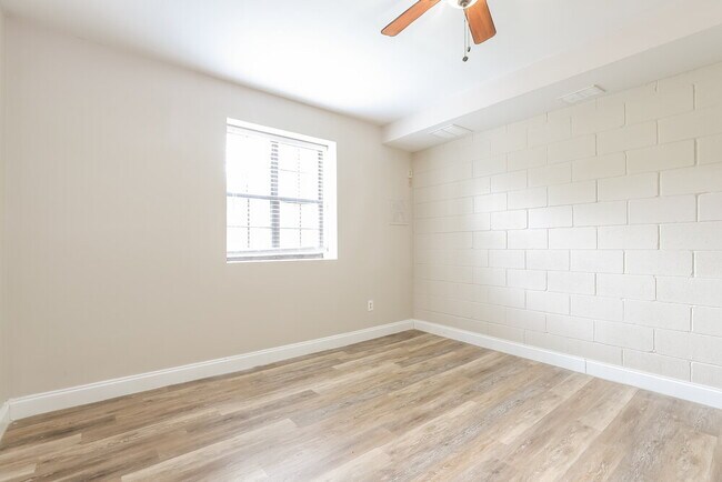 Building Photo - 4272 Falcon Crest Dr