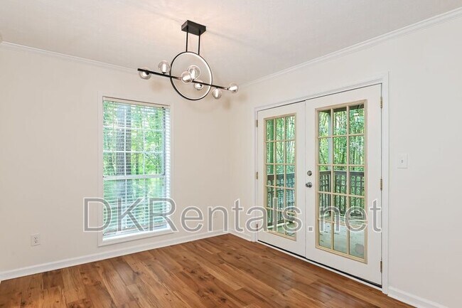 Building Photo - 201 Lenox Way NE