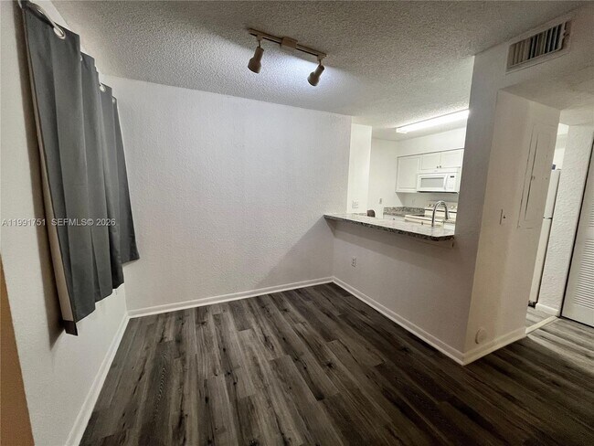 Building Photo - 2871 N Oakland Forest Dr