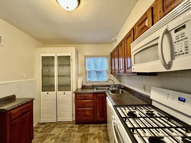 Building Photo - 7105 Circleview Dr