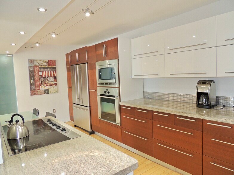 Building Photo - 947 Lenox Ave