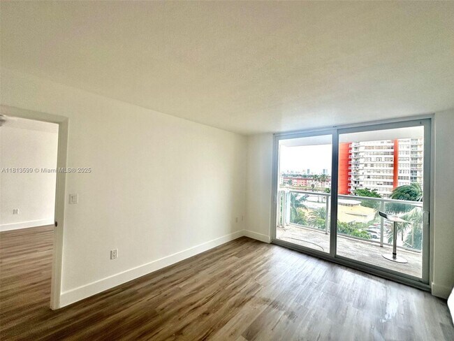 Building Photo - 1301 NE Miami Gardens Dr