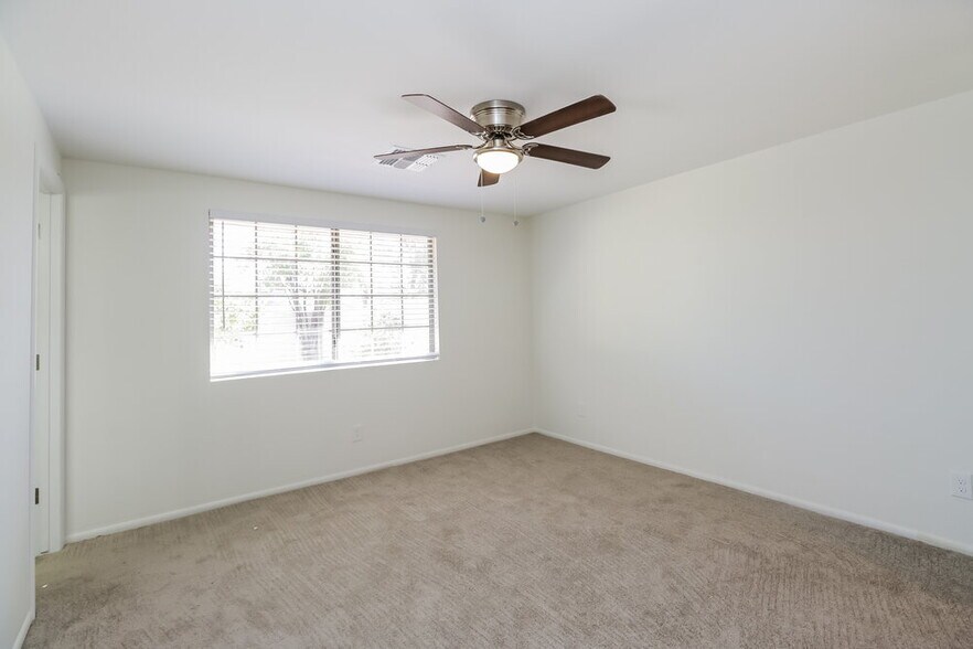 Building Photo - 2123 N Longmore St