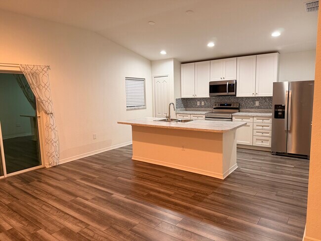 Building Photo - 281 Arbuthnot St