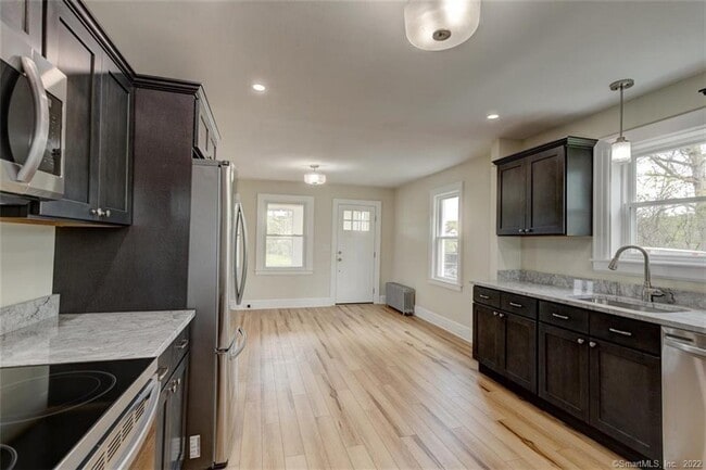 Building Photo - 191 Lee St