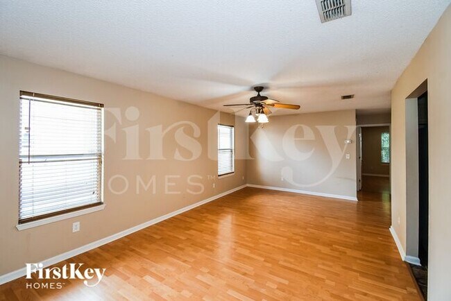 Building Photo - 5221 Glen Alan Ct S