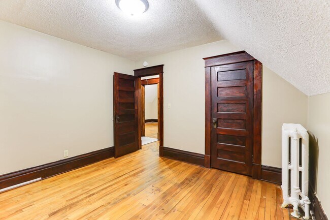 Building Photo - 977 Fremont Ave E