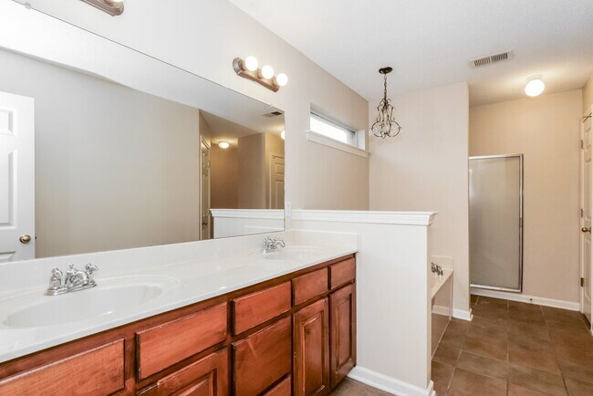 Building Photo - 5085 Jon Oak Dr