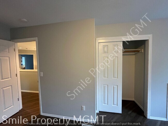 Building Photo - single house