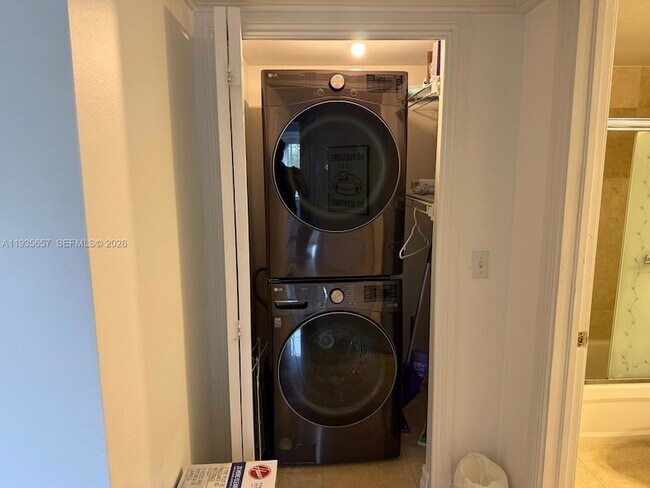 Building Photo - 101 Sidonia Ave