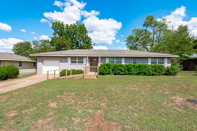 Building Photo - 27 Summit Cir