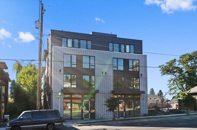 Primary Photo - Beautiful Greenwood Townhome with Rooftop ...
