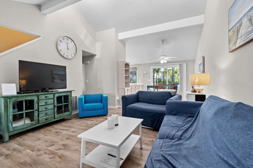 Building Photo - 505 Plantation Dr