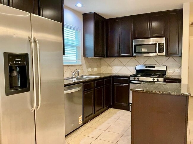 Building Photo - 8720 Blackvireo Dr