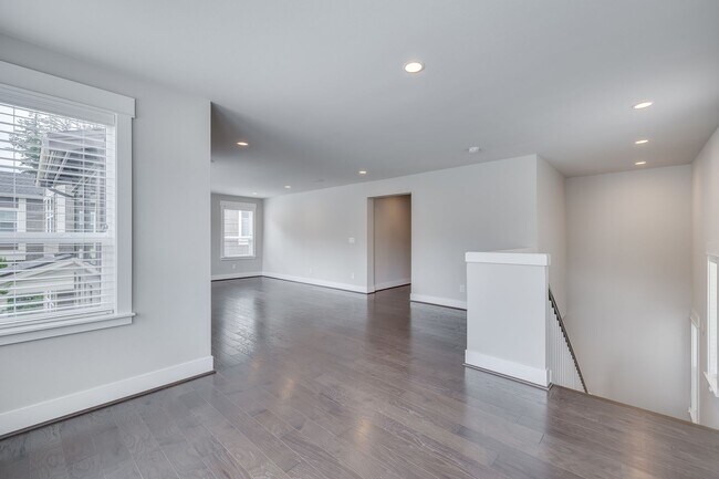 Building Photo - Beautiful 4 bedroom home in Canterbury Par...