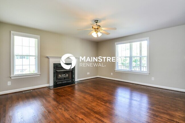 Building Photo - 4 Bedroom Pet-Friendly Home in Smithfield, NC with Main Street Renewal