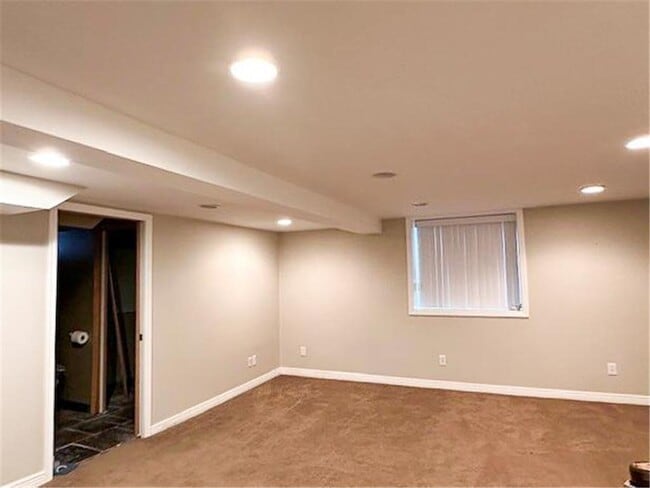 Building Photo - 2836 Dakota Ave S