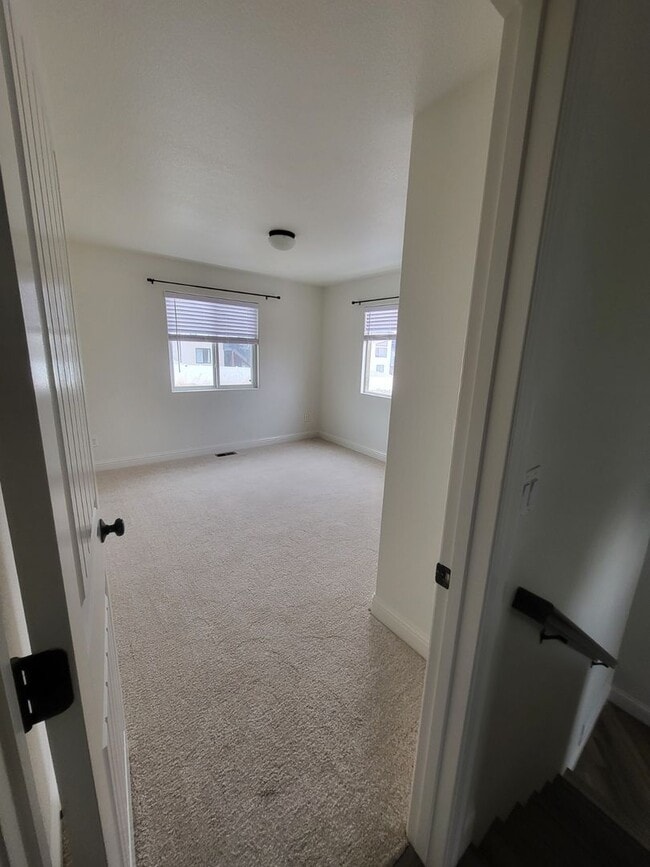 Building Photo - 3 Bedroom 2.5 Bath Townhome in Saddle Ridge!!!