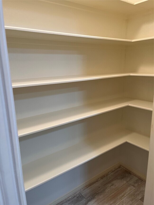 Building Photo - 9311 E Lakeside Dr