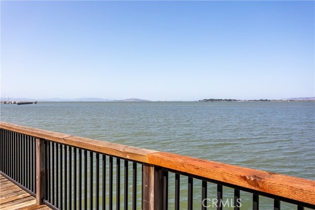 Building Photo - 8 Commodore Dr