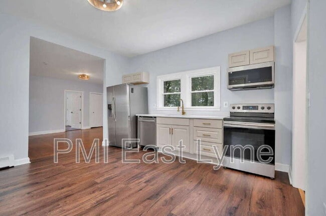 Primary Photo - 44 Summer St