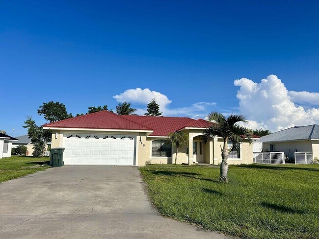 Primary Photo - 328 W Sugarland Cir