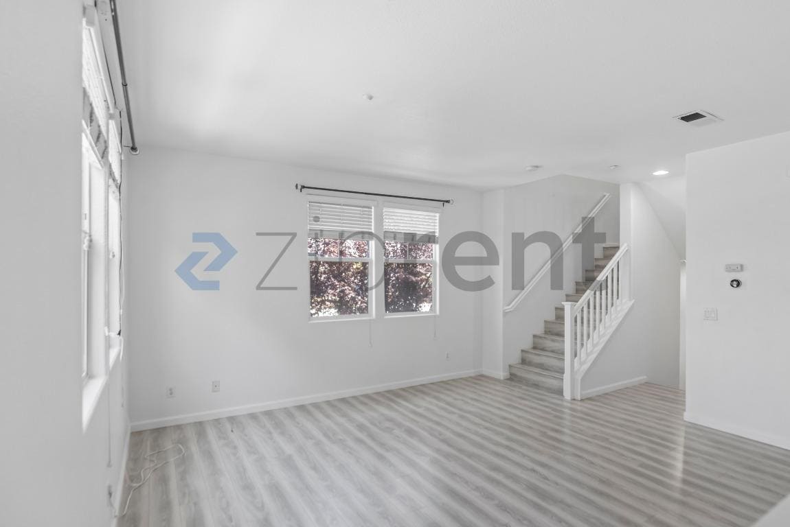 Building Photo - Unit