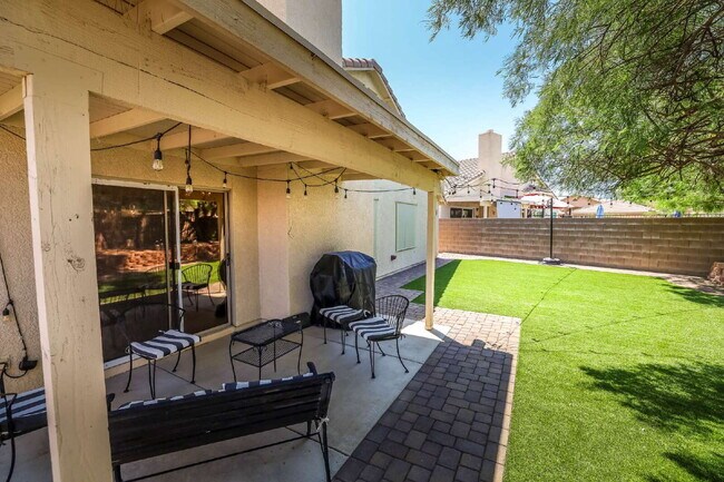 Building Photo - Smart East Side 3 Bedroom Home with EV cha...