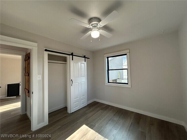 Building Photo - 117 S Main St