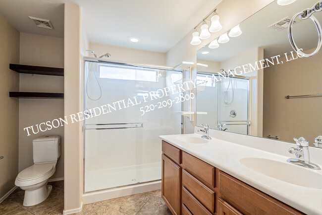Building Photo - 6012 S Meadow Breeze Dr