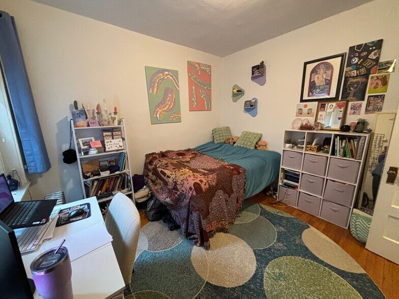 Building Photo - 10 Grove St