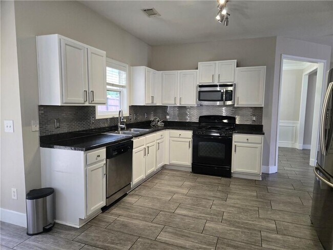 Building Photo - 1448 Autumn Wood Trail